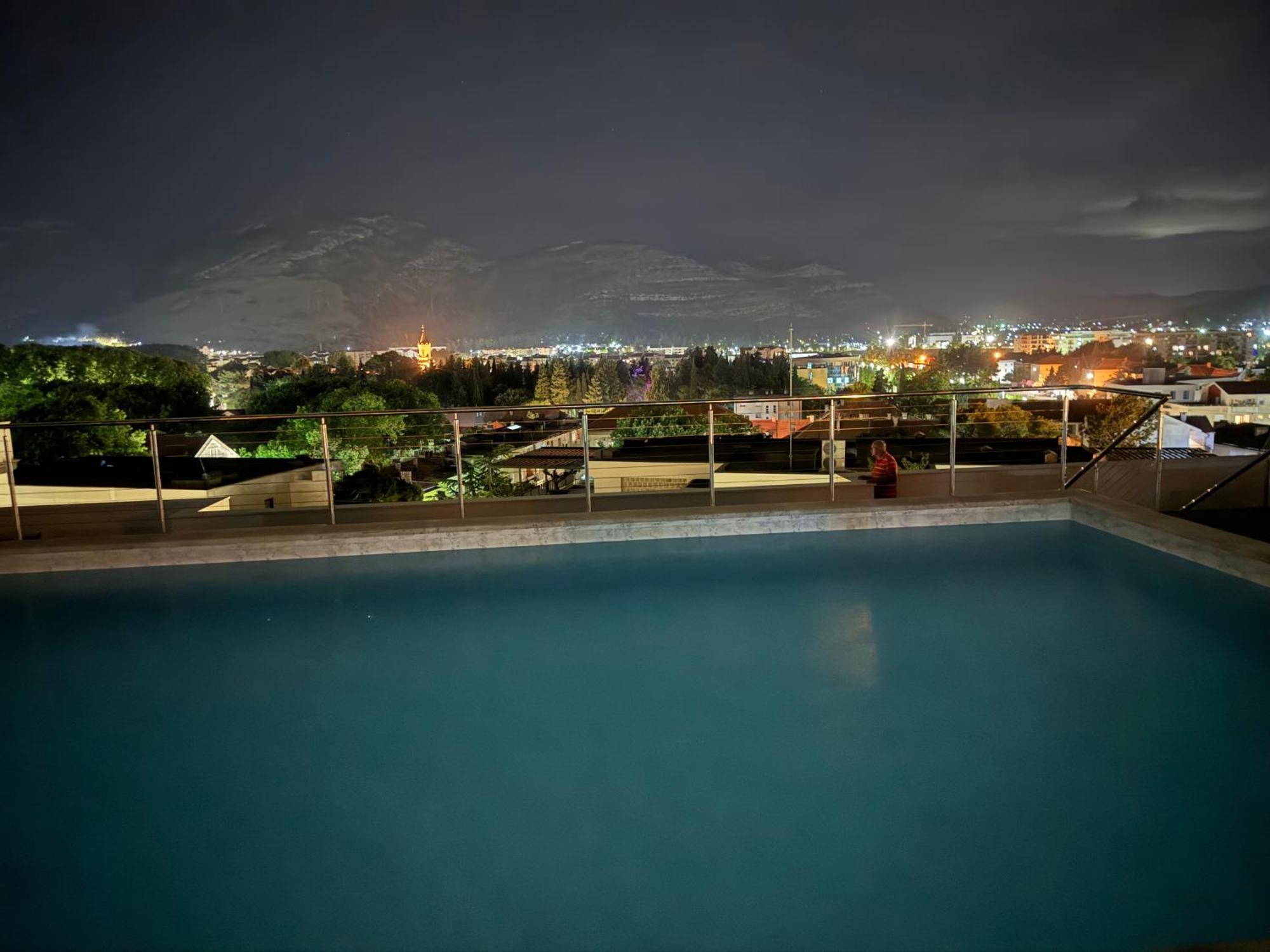 Epicenter Apartment *