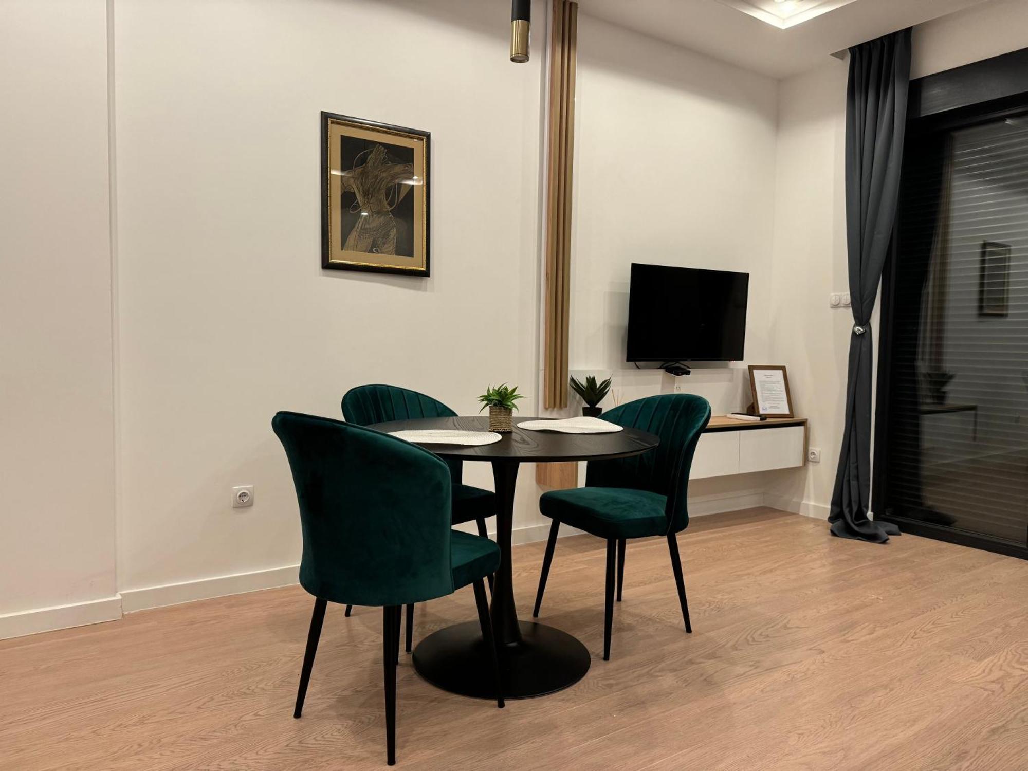 Apartment Epicenter *