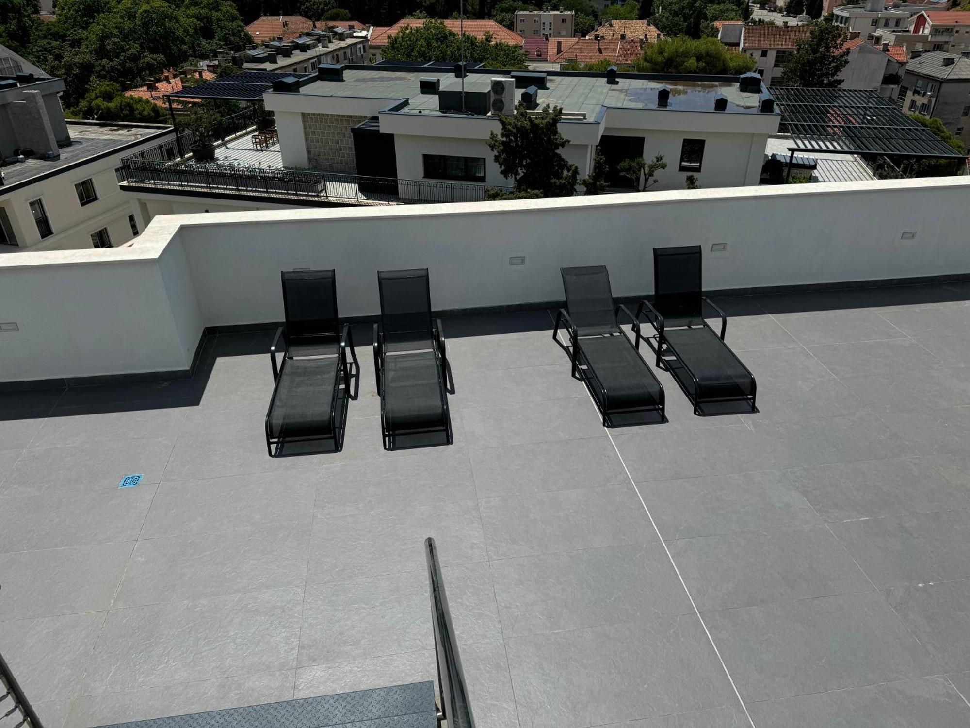 Epicenter Apartment *