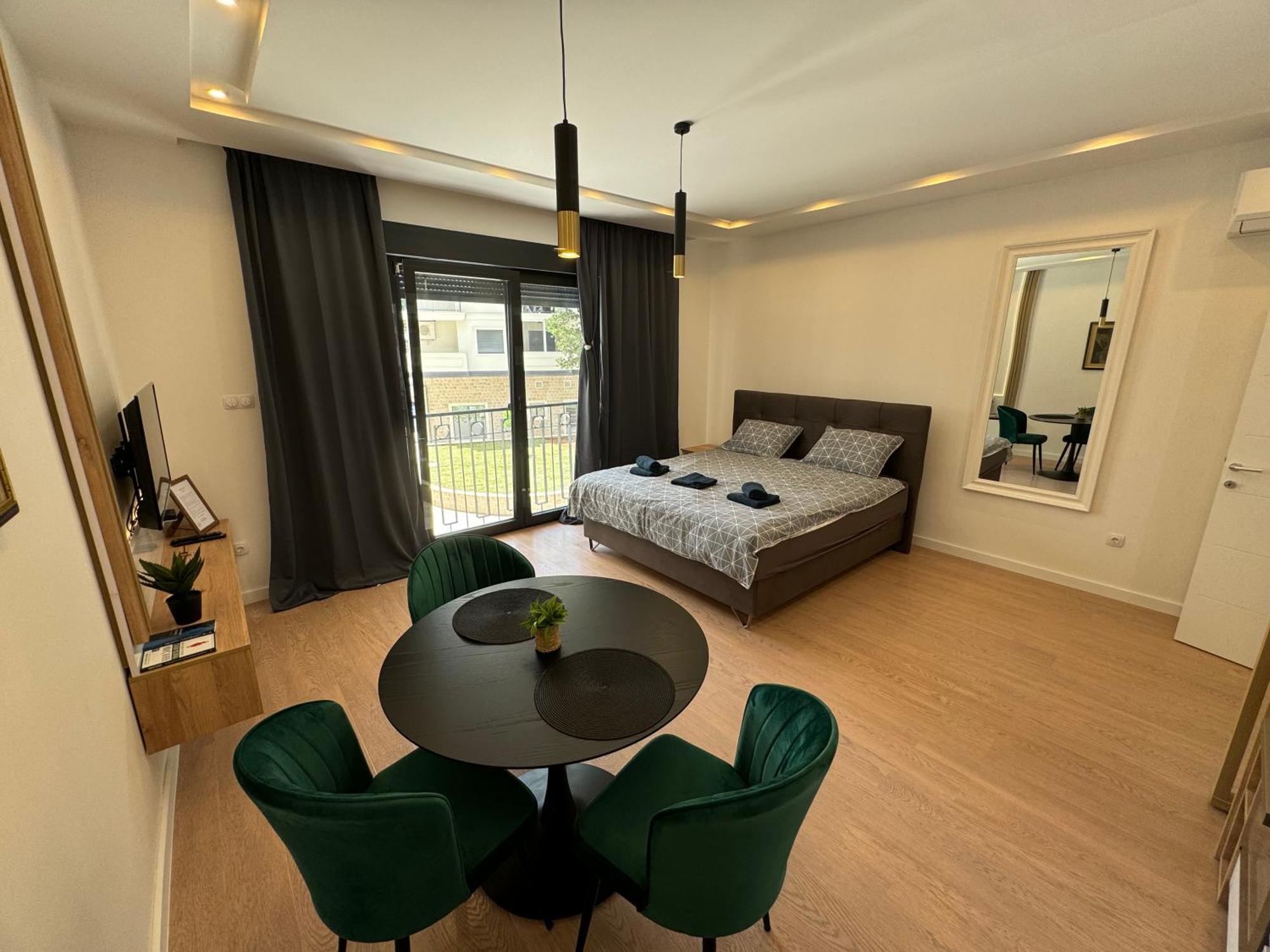 Apartment Epicenter *